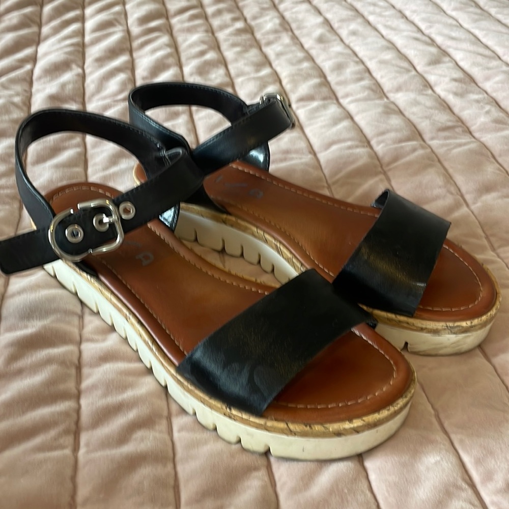 Unisa sandals